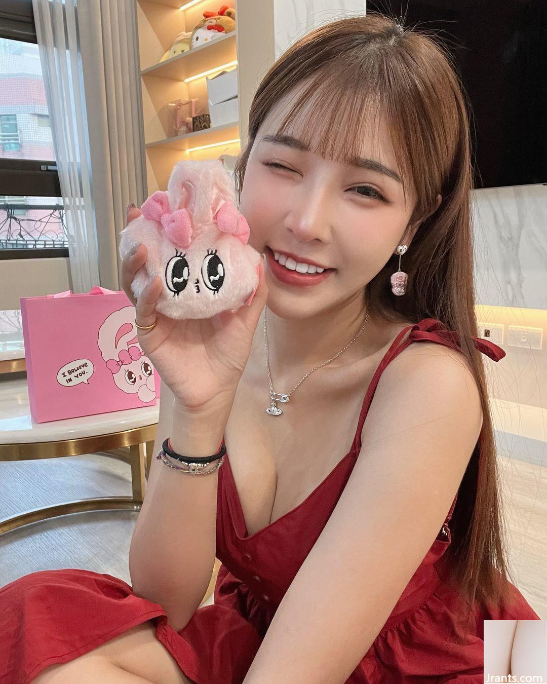 “Naomi Butter Rice” trắng nõn, mềm mại và thon thả, siêu chất và bộ ngực sắp nổ tung (10P)