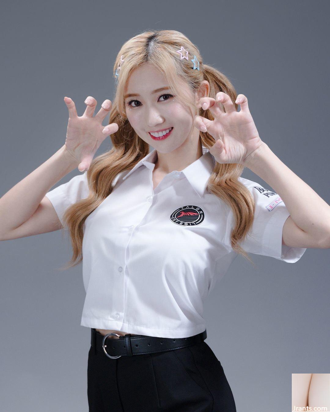 “Xiu Xiuzi Emily” thể hiện nét quyến rũ trưởng thành đầu tiên của một thiếu nữ và nụ cười ngọt ngào khiến người ta mê mẩn (10P)