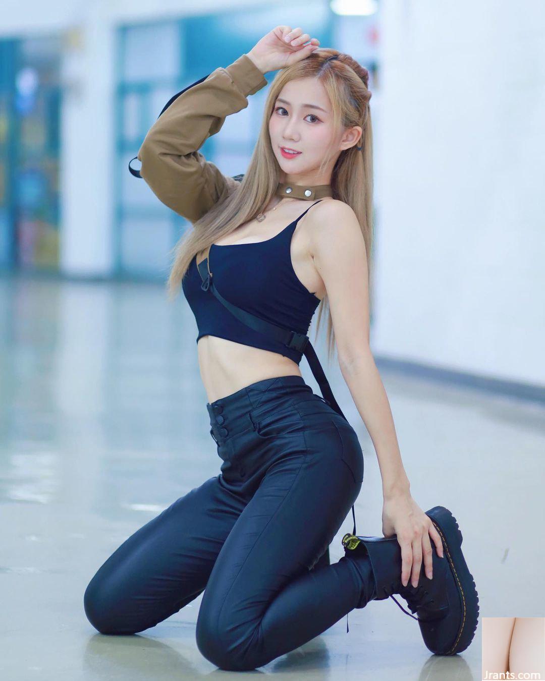 “Xiu Xiuzi Emily” thể hiện nét quyến rũ trưởng thành đầu tiên của một thiếu nữ và nụ cười ngọt ngào khiến người ta mê mẩn (10P) - Ảnh 9