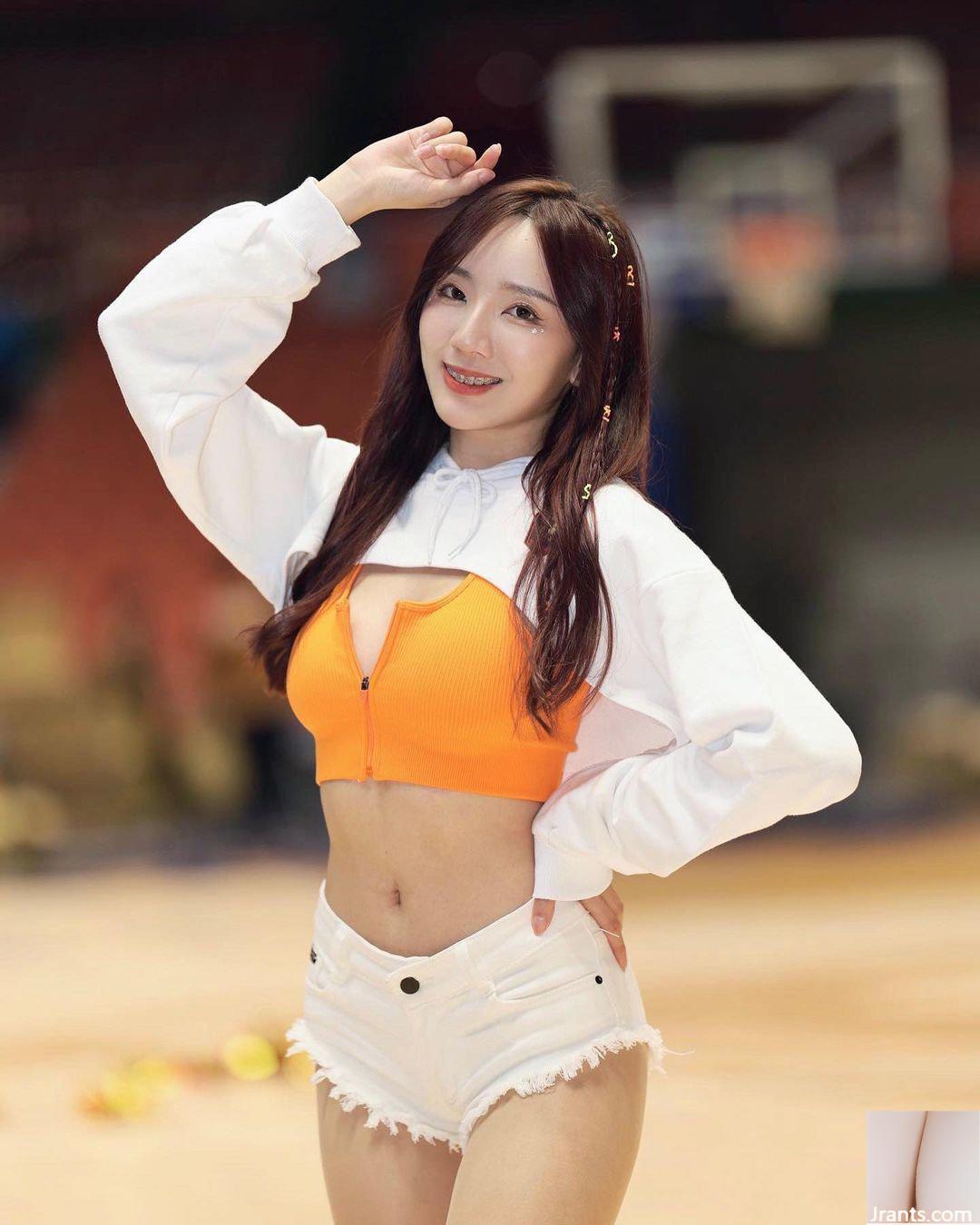 Cô gái tóc dài nóng nảy “Pei Pei” có thân hình nóng bỏng và vòng eo rắn gợi cảm đã mê hoặc rất nhiều người (10P - Ảnh 2