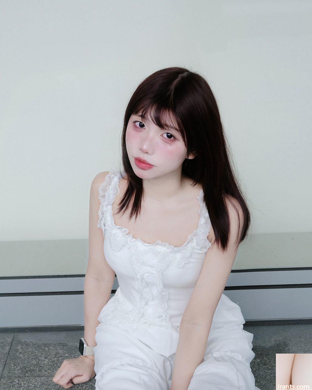 Người yêu mắt to “皊皊” nóng bỏng, bụ bẫm và đầy cám dỗ (10P)