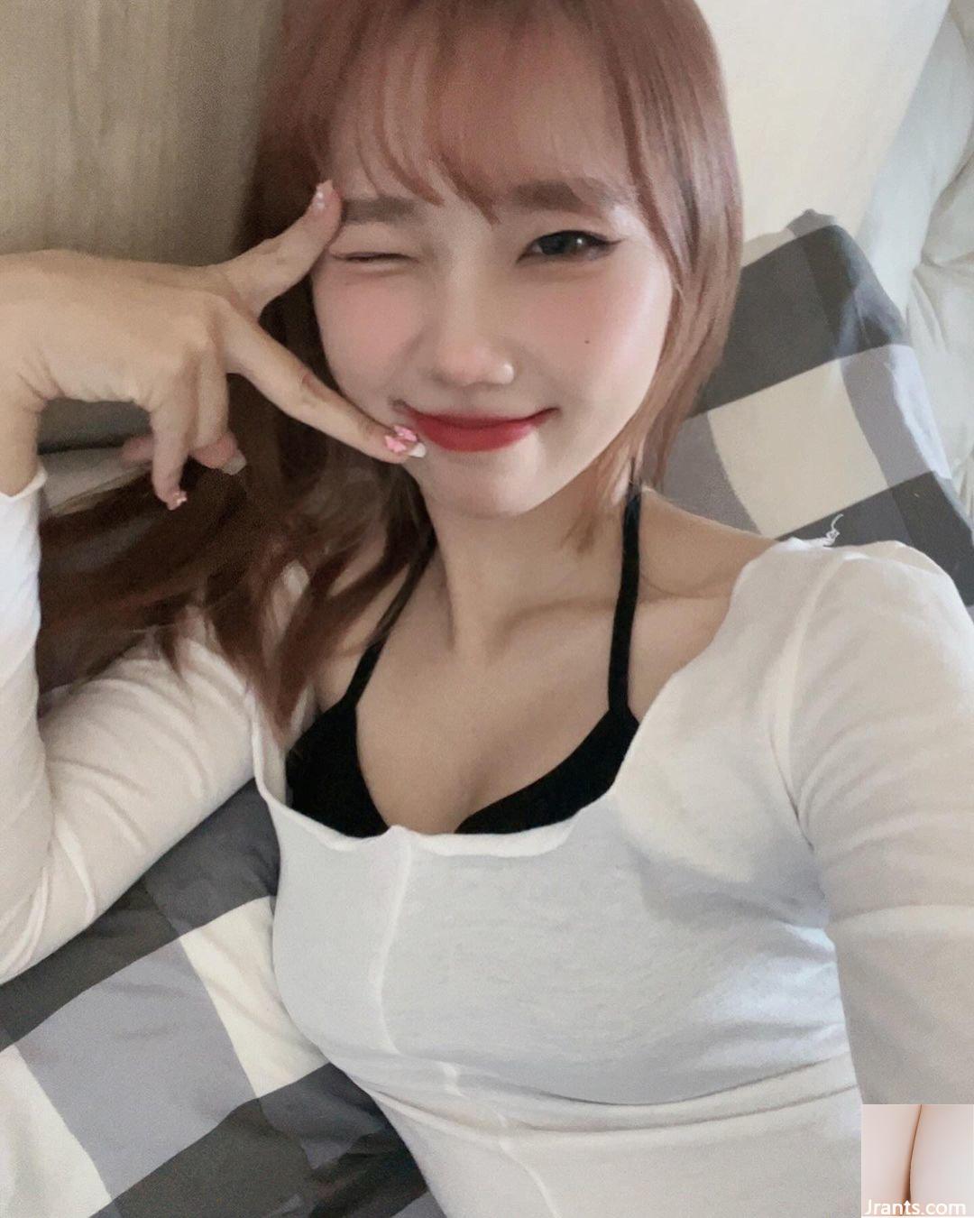 Khuôn mặt cực kỳ ngọt ngào và thân hình gợi cảm của “Yu Qian” là sự cám dỗ tột cùng (10P) - Ảnh 8