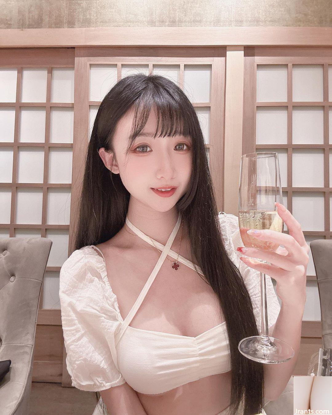 “Anai Sinni” có vẻ ngoài ngọt ngào, đáng yêu và bộ ngực đẹp quá kích thích (10P) - Ảnh 7