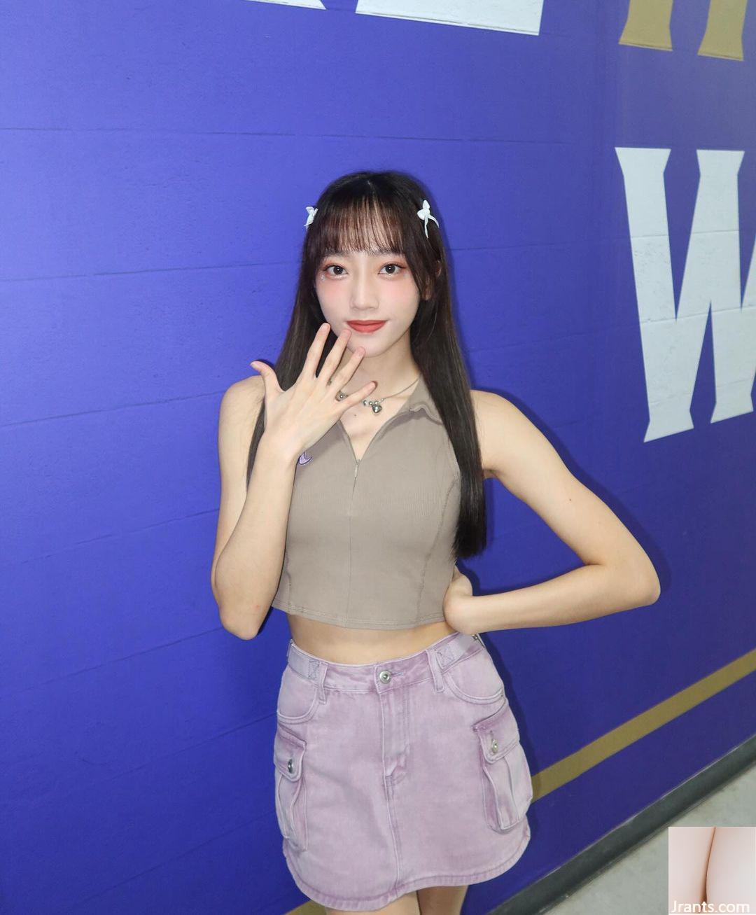 Khuôn mặt nhỏ nhắn của “Quế Quế” toát lên vẻ đẹp trẻ trung và bộ ngực đẹp quyến rũ (10P