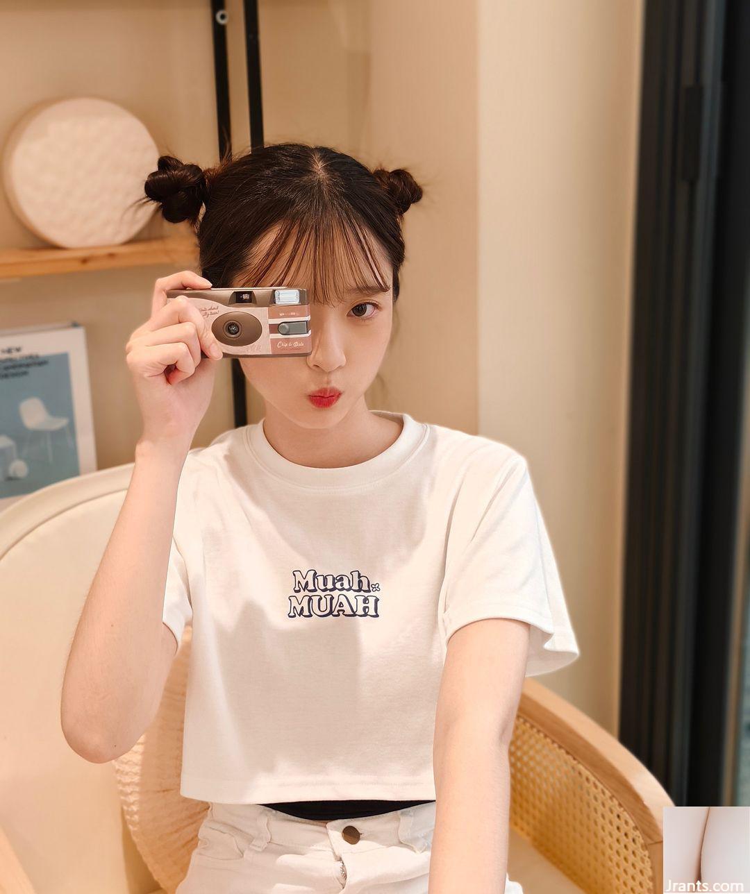 Vẻ đẹp khí chất “Xuân Xuân” mỉm cười ngọt ngào với bạn, đôi mắt to ngây thơ thật đáng yêu (10P)