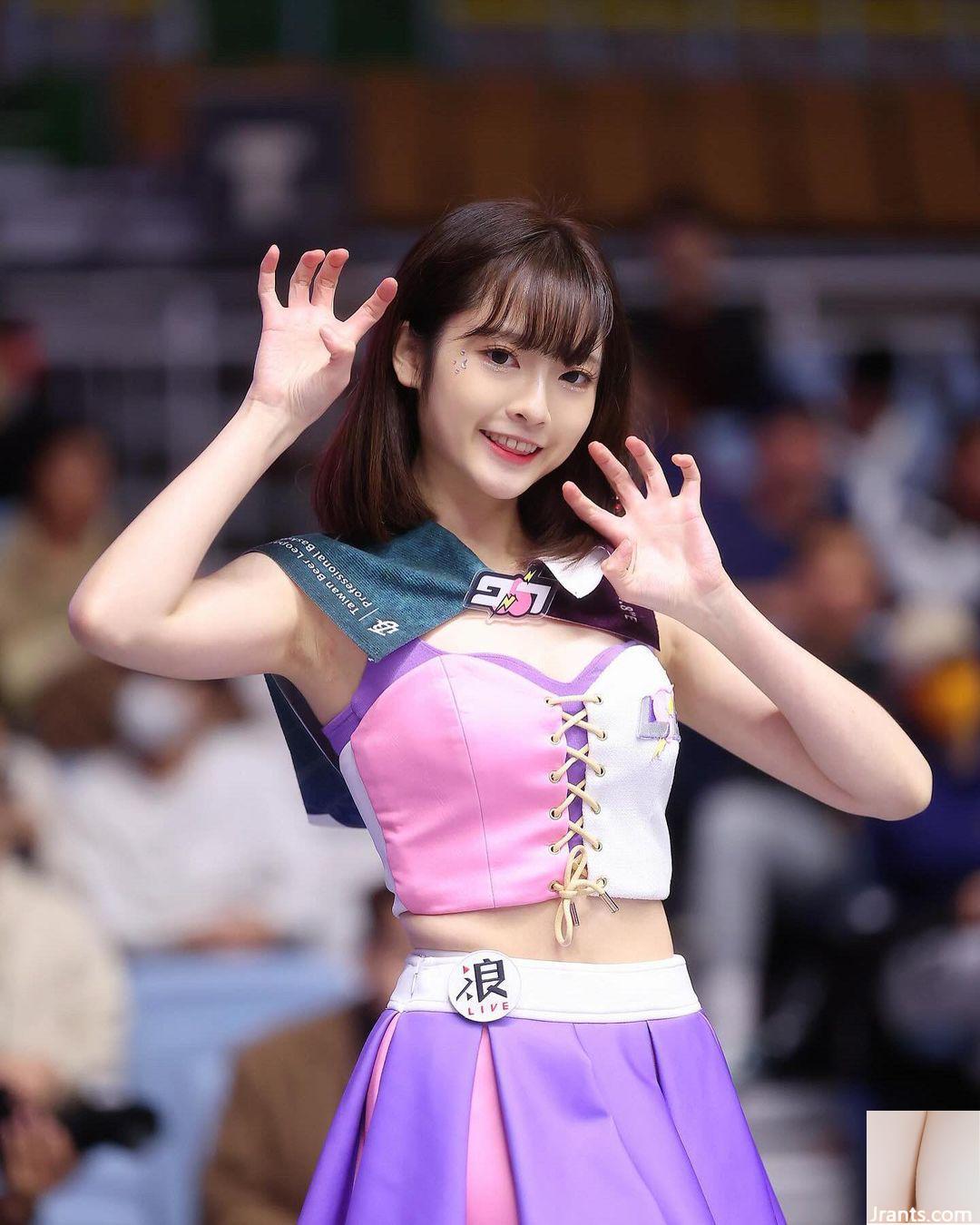 Vẻ đẹp khí chất “Xuân Xuân” mỉm cười ngọt ngào với bạn, đôi mắt to ngây thơ thật đáng yêu (10P) - Ảnh 3