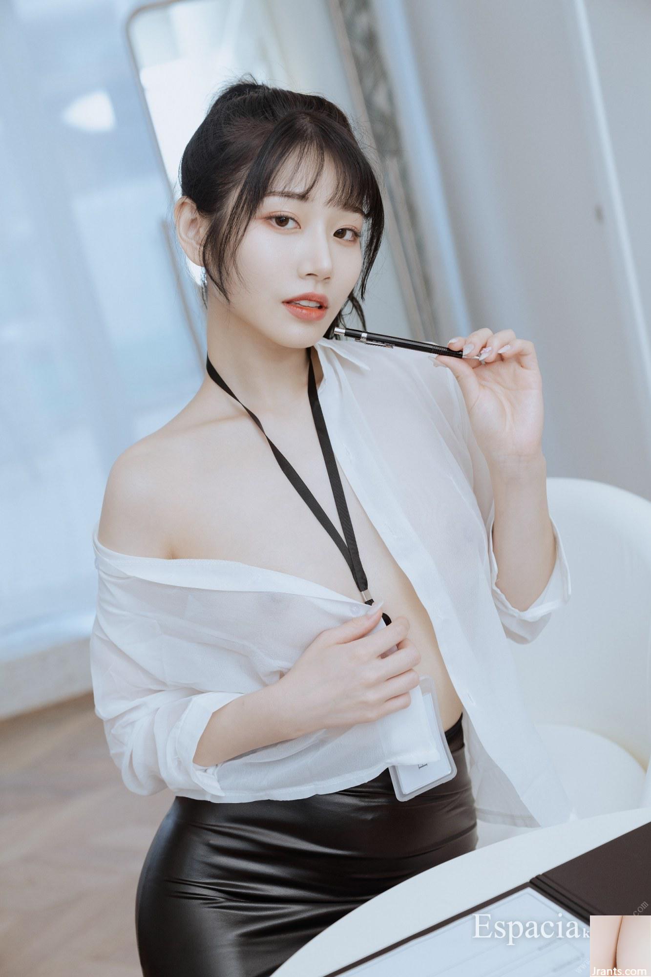 CV ngây thơ nhất cởi quần áo một cách hào phóng trên ghế sofa! Duỗi đôi chân xinh đẹp của cô ấy ra và nhìn bạn bằng đôi mắt thanh tao là một sự tương phản rất lớn! (41P) - Ảnh 11