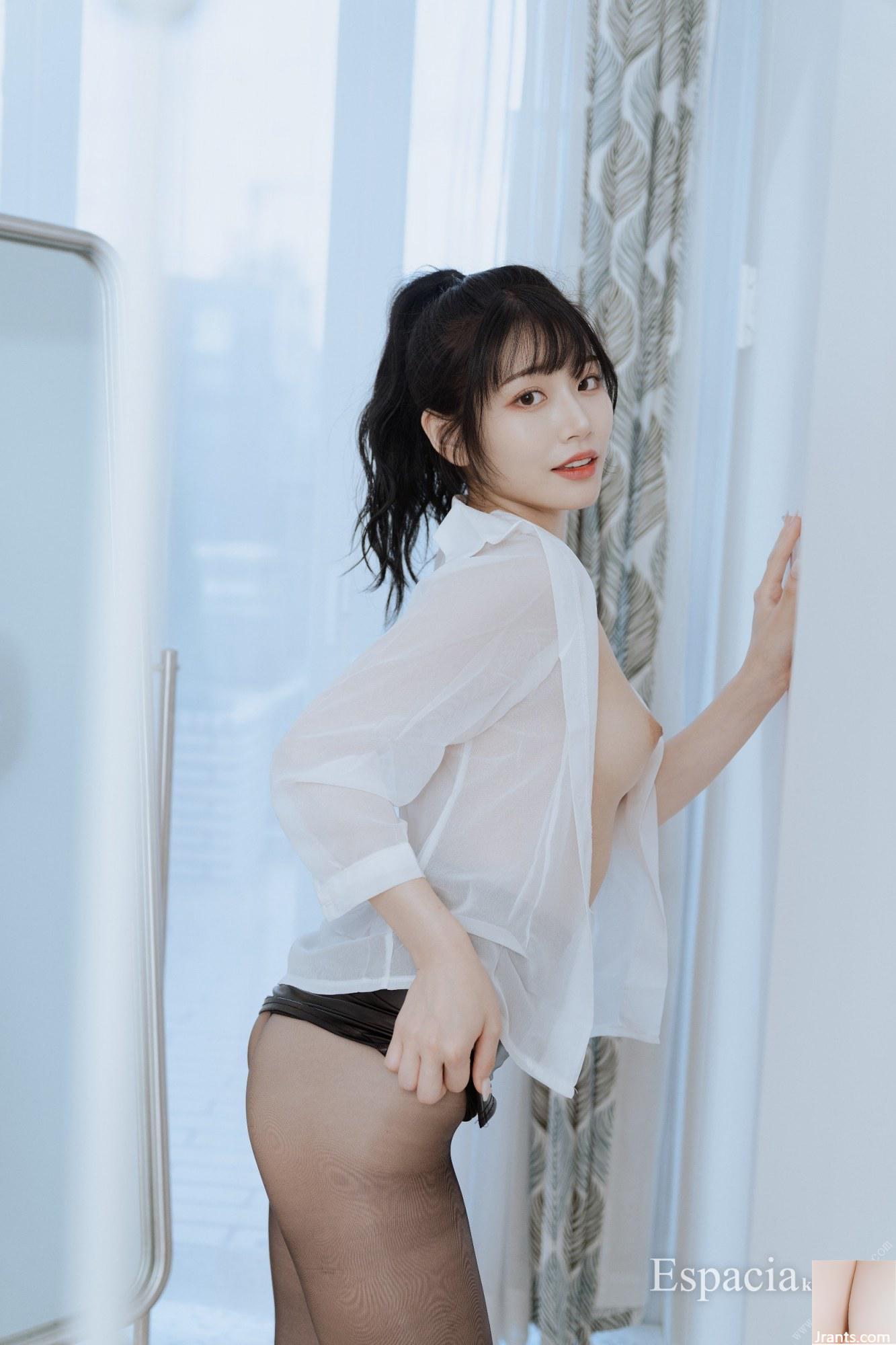 CV ngây thơ nhất cởi quần áo một cách hào phóng trên ghế sofa! Duỗi đôi chân xinh đẹp của cô ấy ra và nhìn bạn bằng đôi mắt thanh tao là một sự tương phản rất lớn! (41P) - Ảnh 23