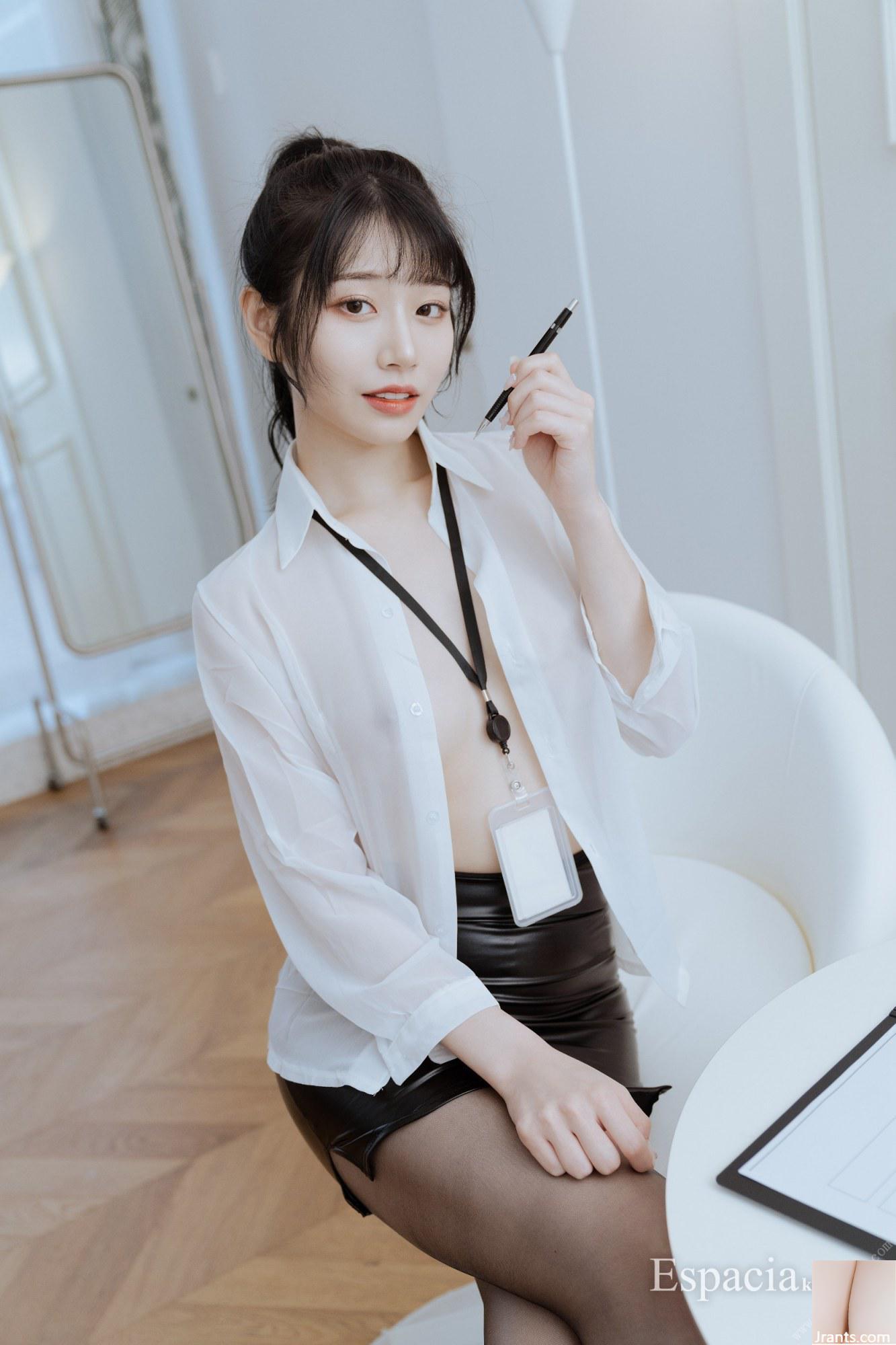 CV ngây thơ nhất cởi quần áo một cách hào phóng trên ghế sofa! Duỗi đôi chân xinh đẹp của cô ấy ra và nhìn bạn bằng đôi mắt thanh tao là một sự tương phản rất lớn! (41P) - Ảnh 6