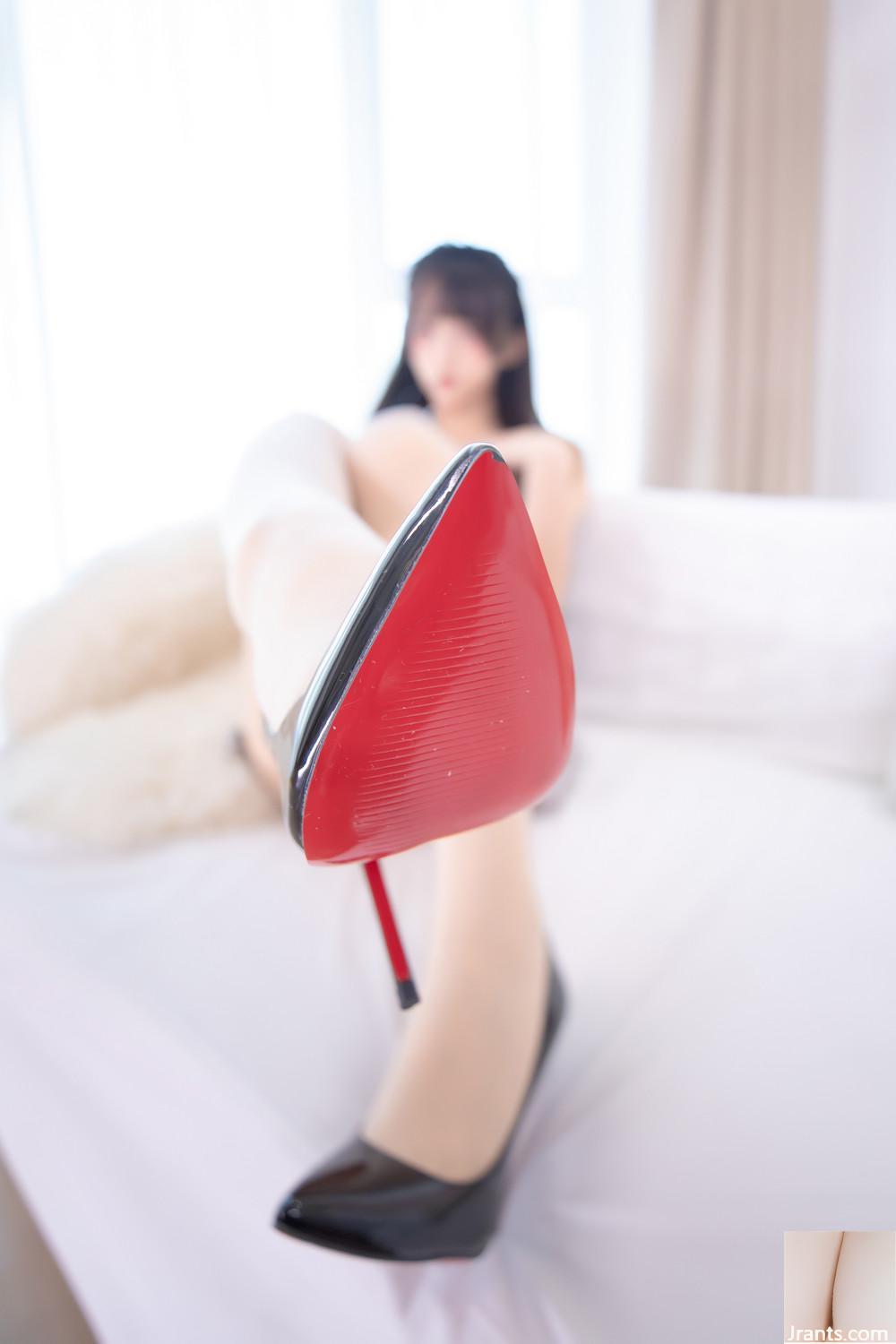 “Chiếc váy bạc” của Kamikazaka Mafuyu tạo dáng với khẩu súng phía sau để thu hút sự chú ý của bạn (75P) - Ảnh 23