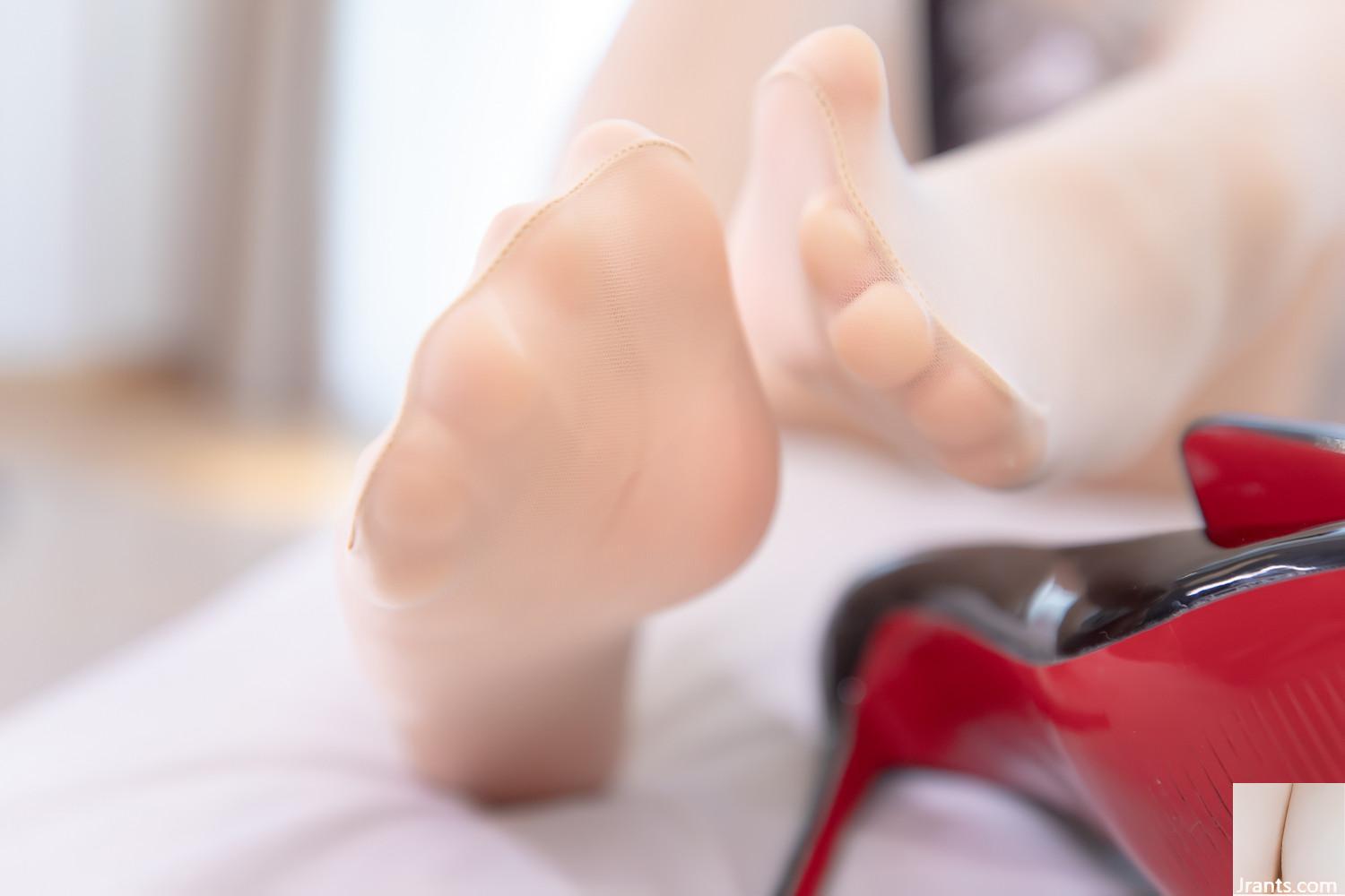 “Chiếc váy bạc” của Kamikazaka Mafuyu tạo dáng với khẩu súng phía sau để thu hút sự chú ý của bạn (75P) - Ảnh 42