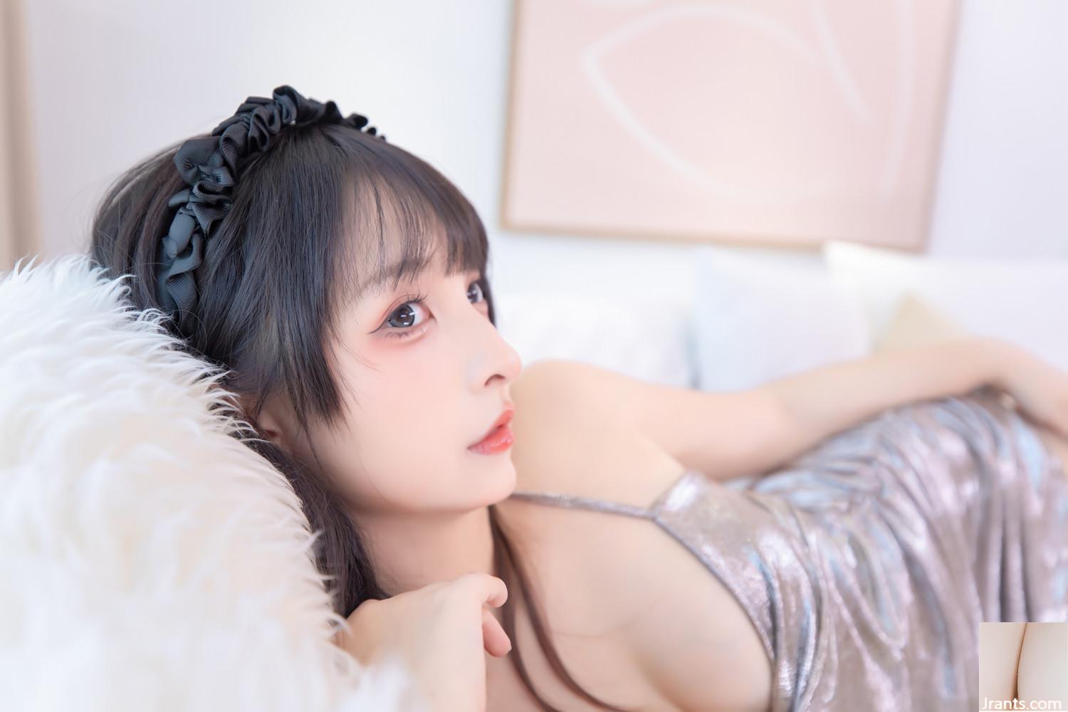 “Chiếc váy bạc” của Kamikazaka Mafuyu tạo dáng với khẩu súng phía sau để thu hút sự chú ý của bạn (75P) - Ảnh 70