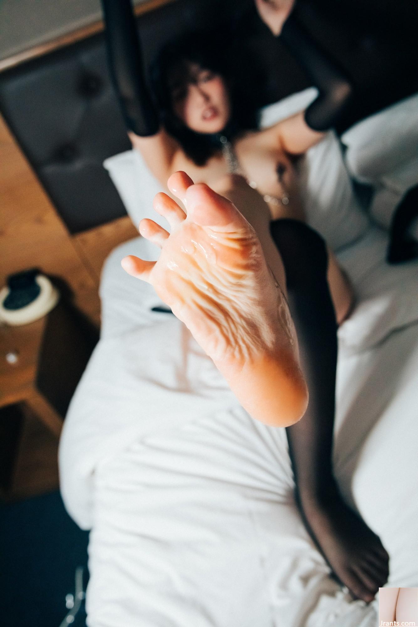 “Succubus sexy” của Sonson tạo dáng quyến rũ vô hại (62P) - Ảnh 32