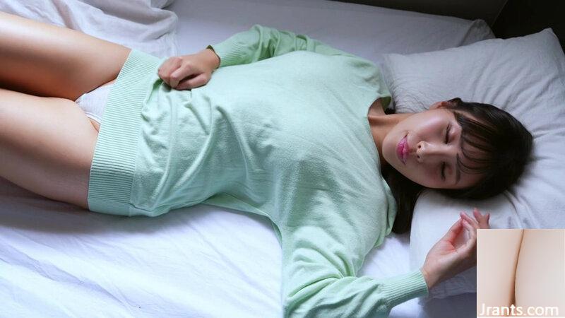 Idol ảnh khiêu dâm nhất Hiiragi Rion với ngực khủng và mông to (11P) - Ảnh 3