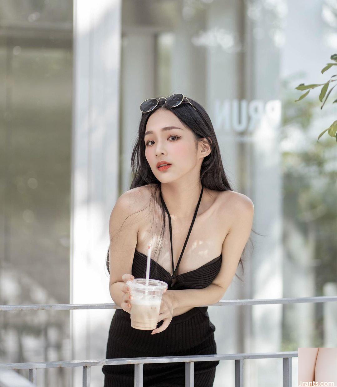 Cô nàng hoạt náo viên xinh đẹp “Yu Rong Rong Rong” mê mẩn những đường cong cơ thể cực đỉnh (10P) - Ảnh 9