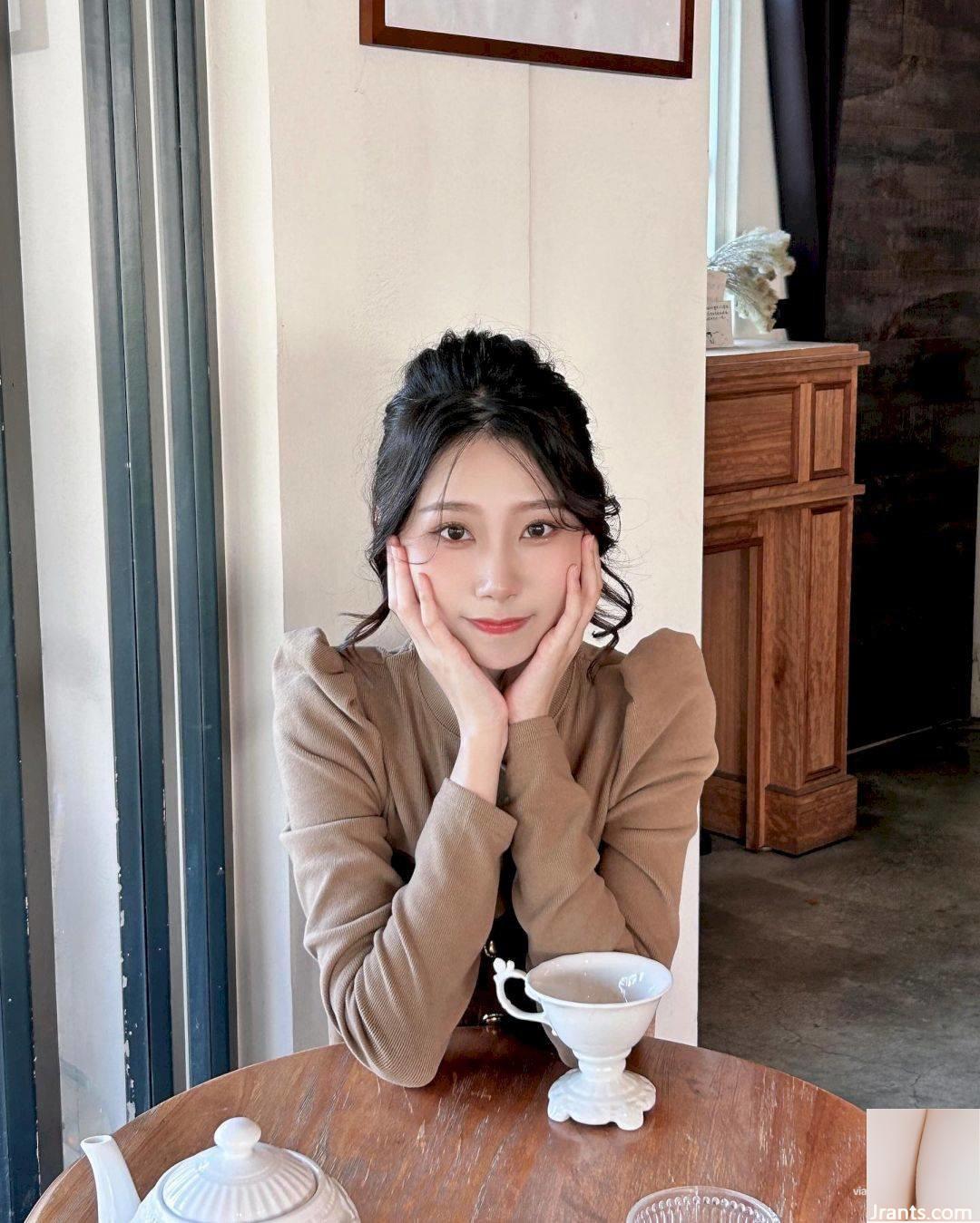 Hot girl mẫu xe hơi được khen ngợi về vóc dáng tuyệt vời, cô cho biết: “Phải có thời gian bóp ngực thì mới có được”. - Ảnh 7