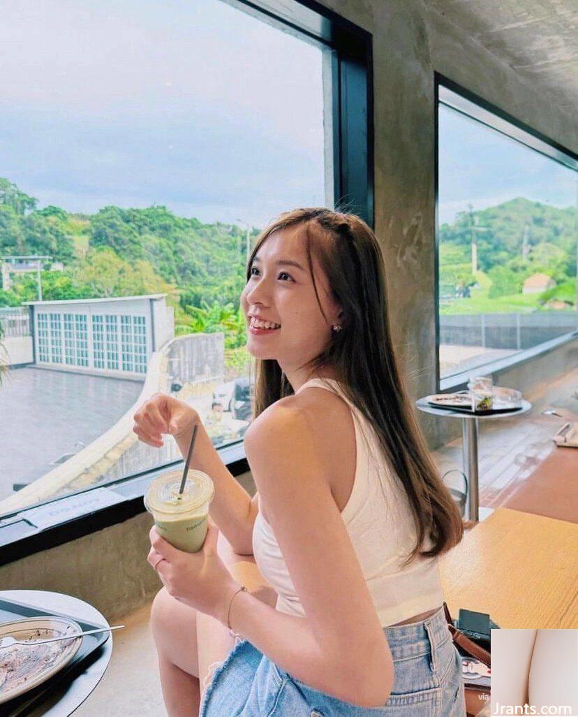 Cô gái ngọt ngào chụp ảnh ở bãi biển, nụ cười khiến dân tình tan chảy - Ảnh 12