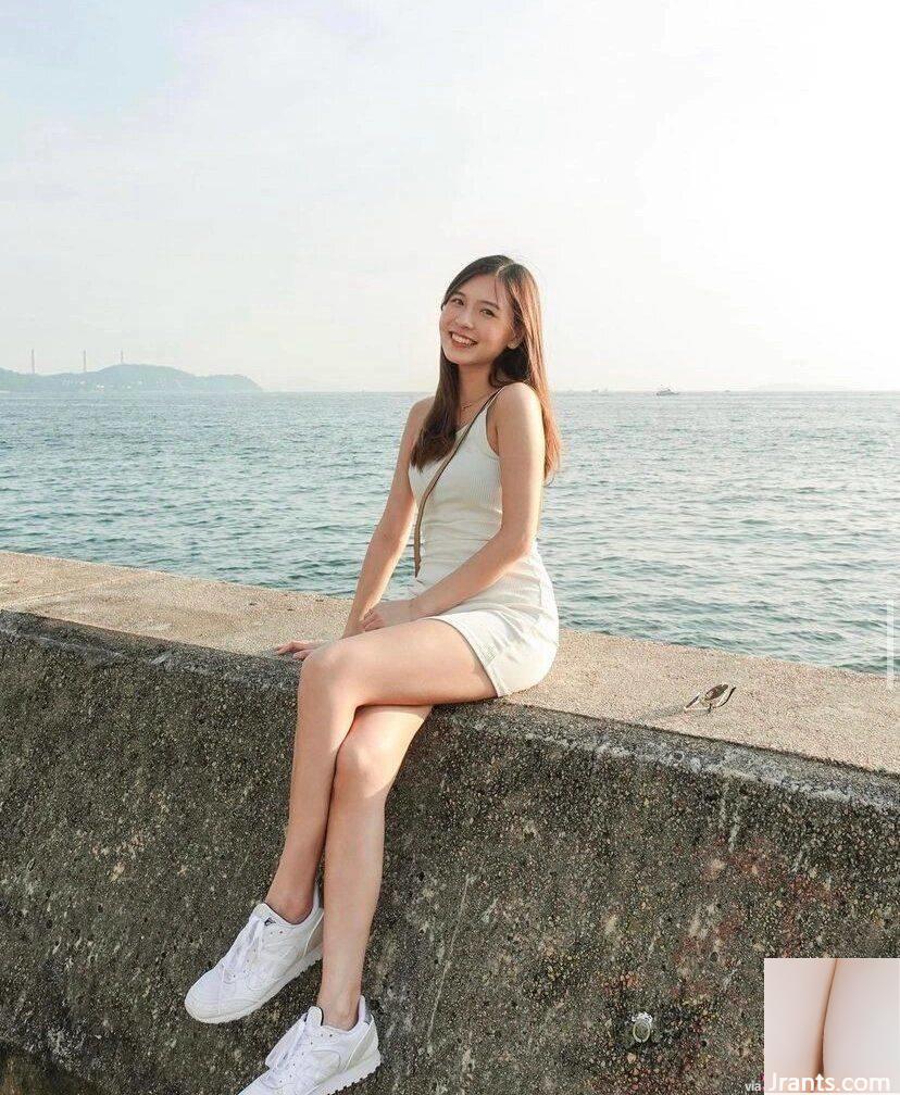 Cô gái ngọt ngào chụp ảnh ở bãi biển, nụ cười khiến dân tình tan chảy - Ảnh 4