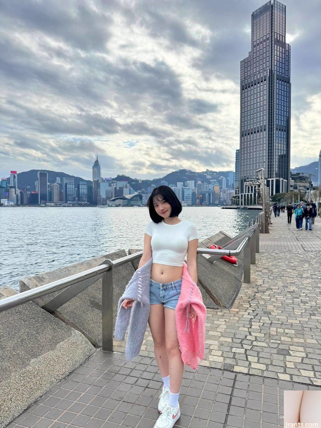 Gái xinh du học Anh ngày càng tự tin khi diện áo bó sát, quần nóng bỏng - Ảnh 2