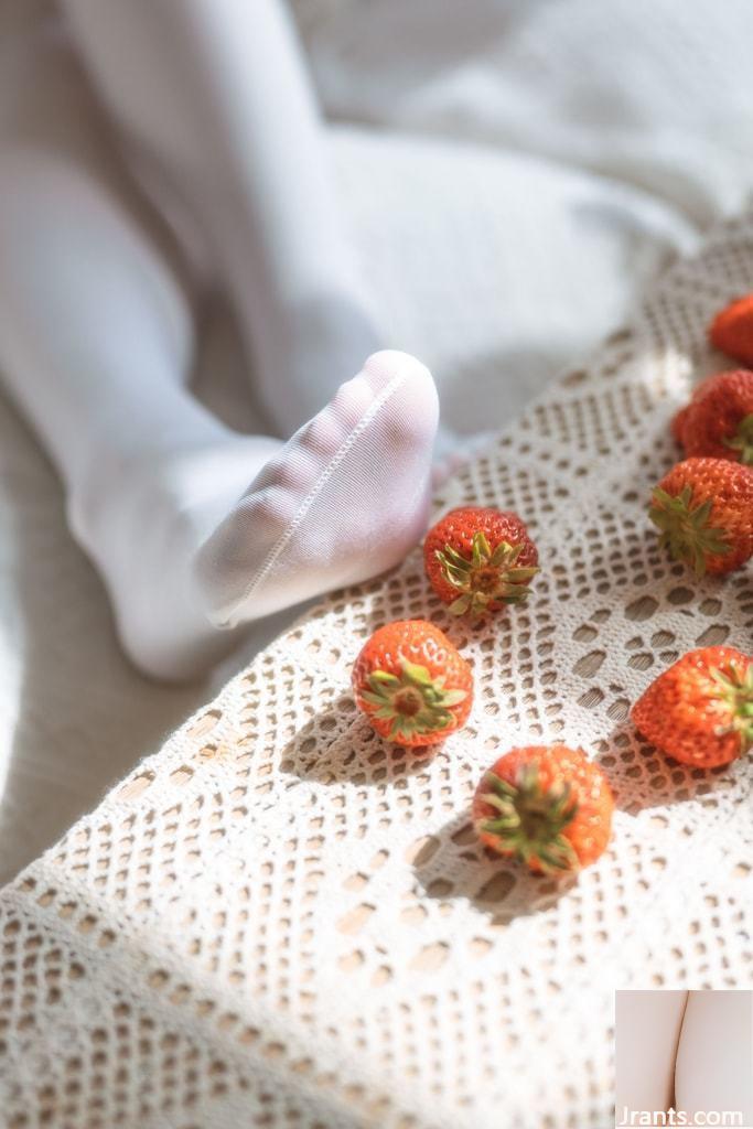 Nước sốt hoàng đế Liuwei “Xiaoyi LOX Cô gái xinh đẹp” (71P) - Ảnh 27