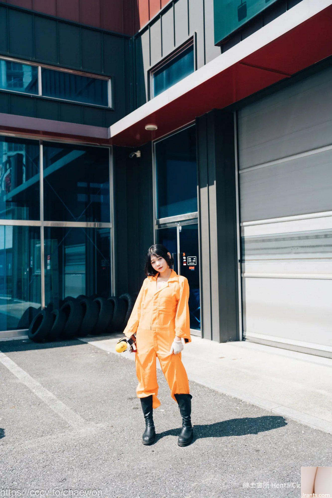 Cô gái trong gara Zia Loozy (129P) - Ảnh 2