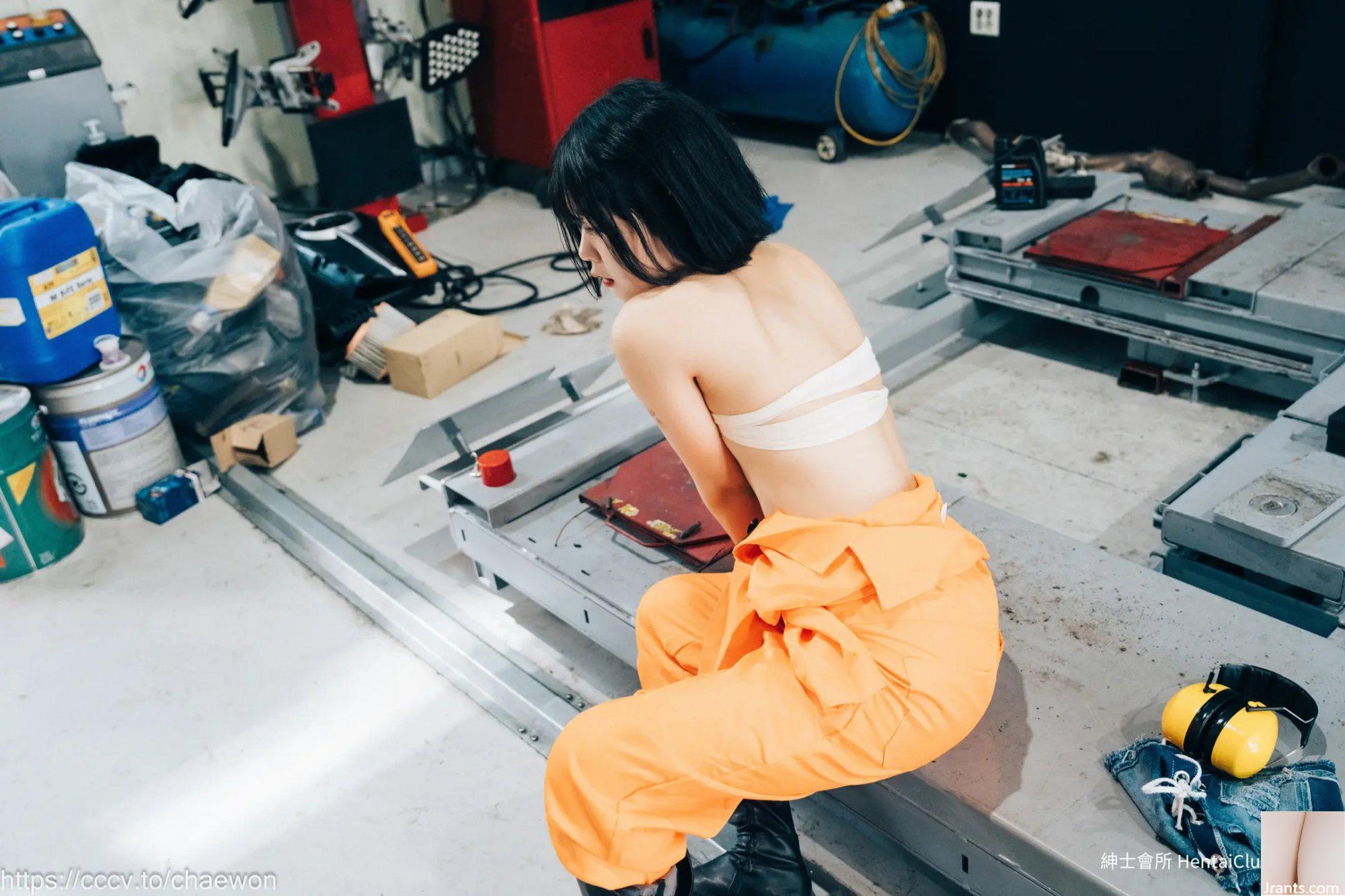 Cô gái trong gara Zia Loozy (129P) - Ảnh 52