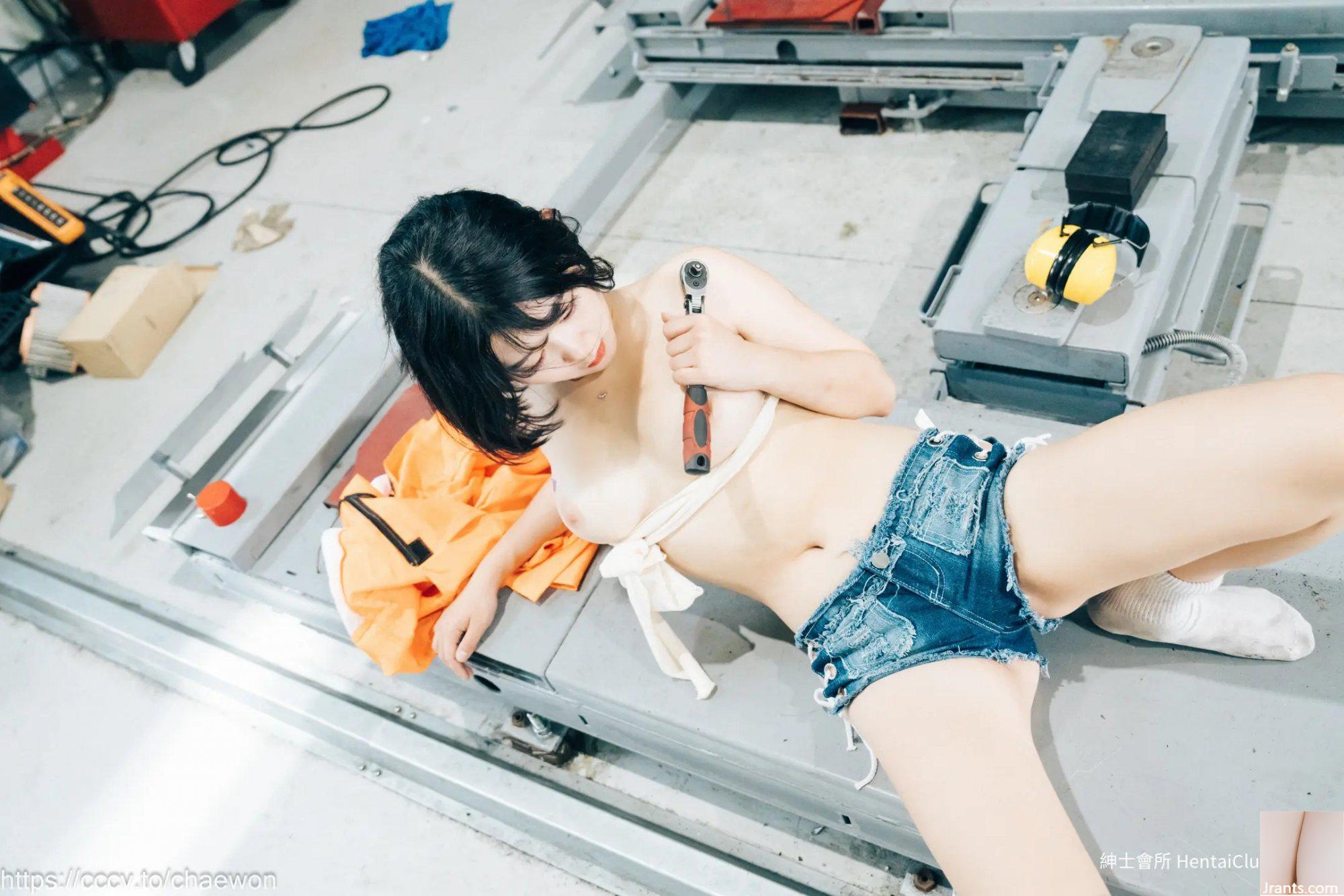 Cô gái trong gara Zia Loozy (129P) - Ảnh 70