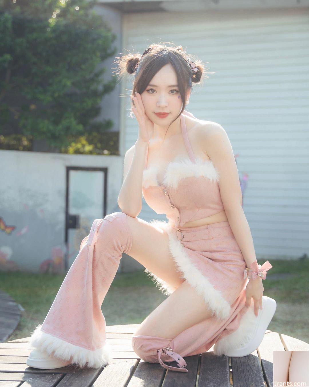 Bộ ngực nở nang của hot girl “戈戈” hơi lộ đường cong khiến người ta mê mẩn (10P)