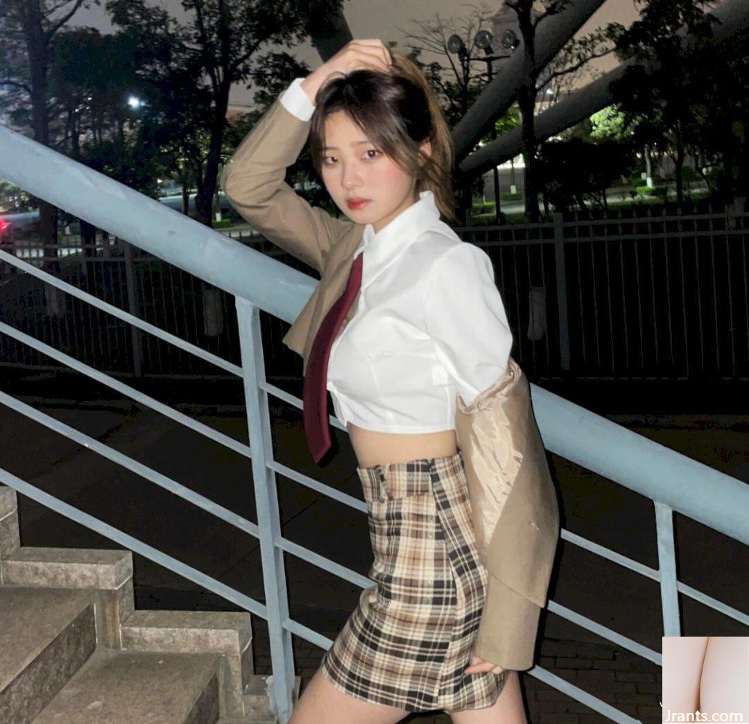 Gái xinh selfie trong phòng thử đồ, dáng quá bùng nổ - Ảnh 12