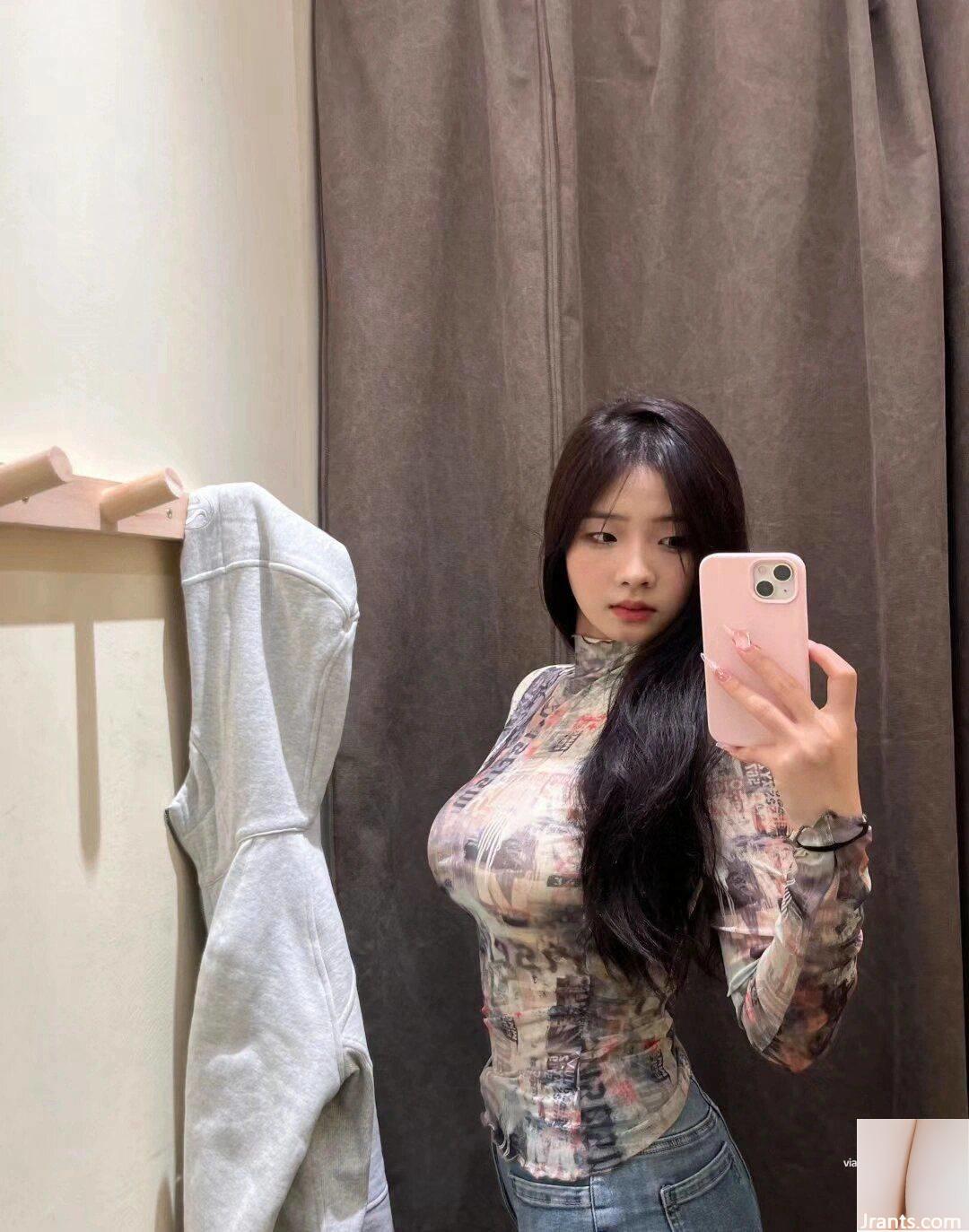 Gái xinh selfie trong phòng thử đồ, dáng quá bùng nổ - Ảnh 3