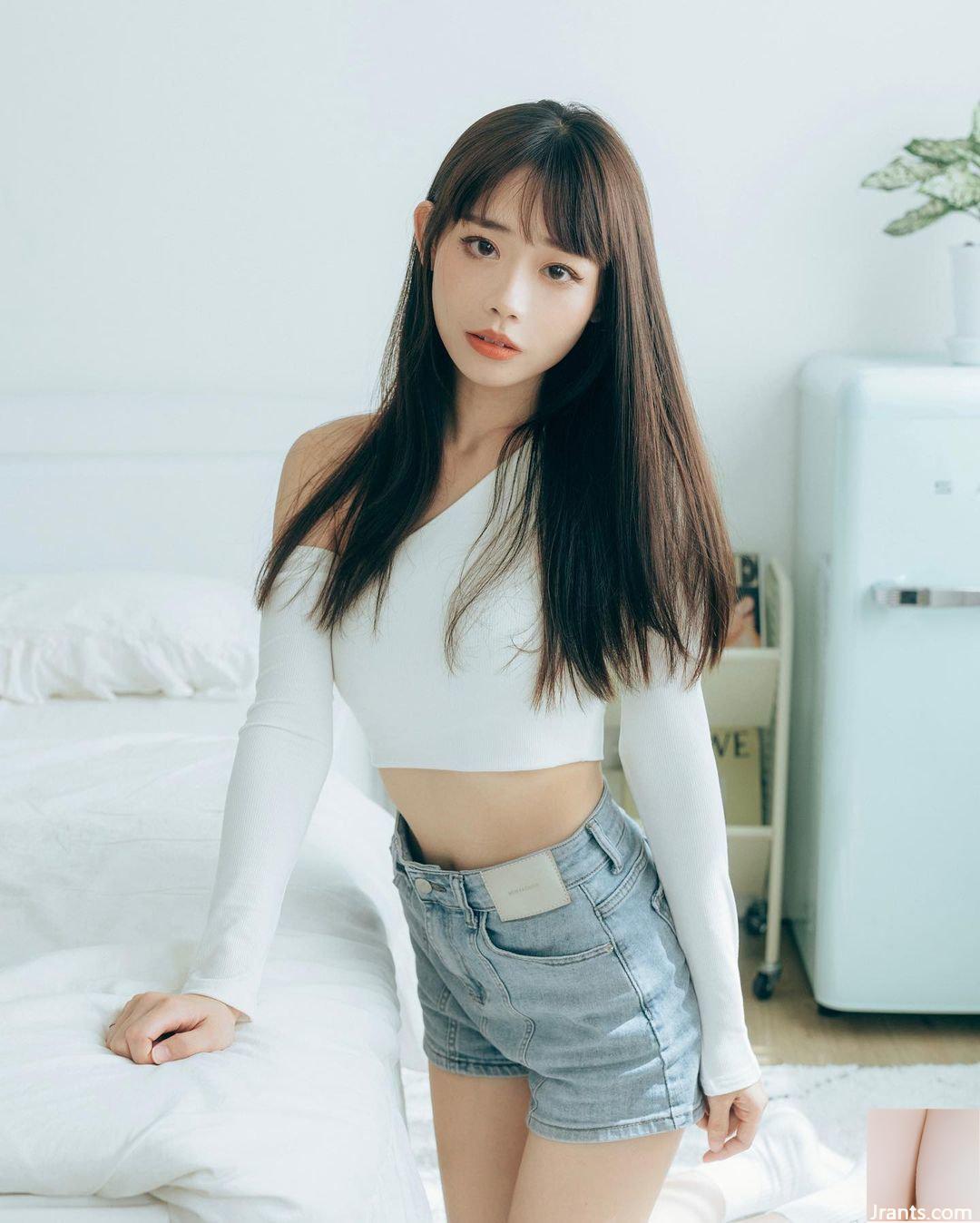 Cô gái dễ thương “Tiyu” sẽ chiếm trọn trái tim bạn bằng nét mặt ngọt ngào và dáng người kiêu hãnh (10P)