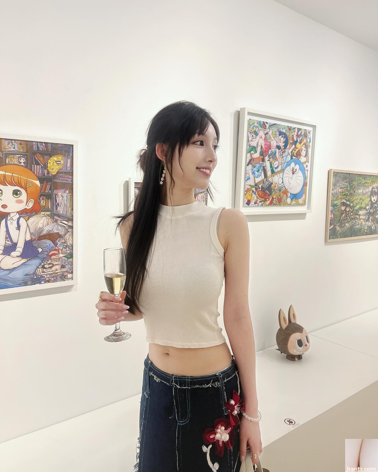 Hình ảnh J nổi tiếng của cô gái Hồng Kông hedy_hoiyi: sự kết hợp hoàn hảo giữa thanh lịch và quyến rũ! - Ảnh 45