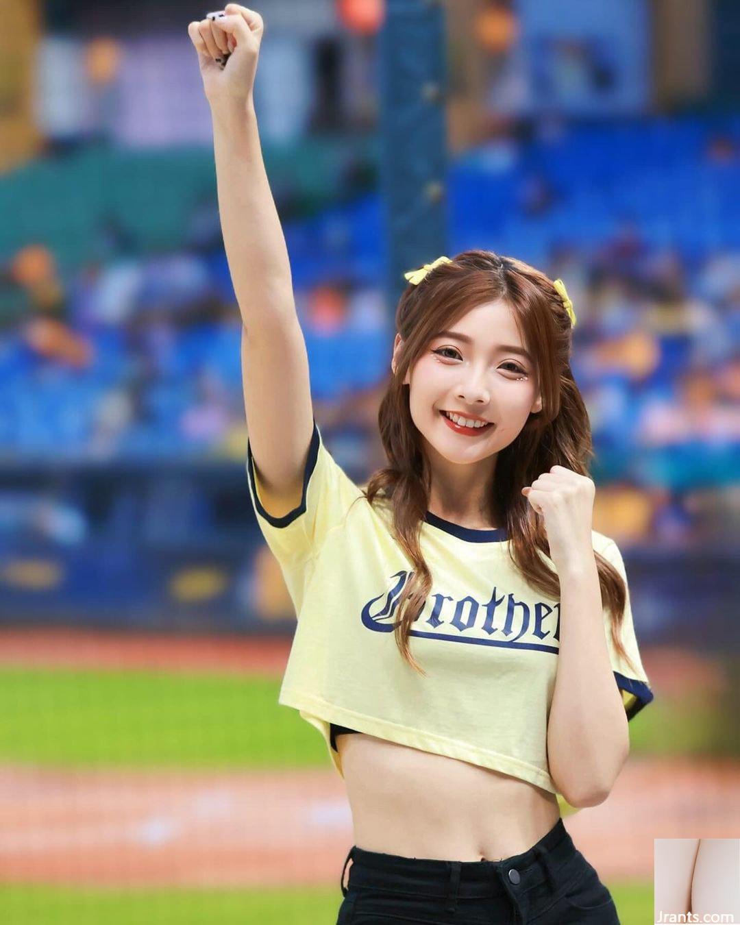 “Wen Wen” có thân hình siêu cong và trang phục hơi gợi cảm (10P)