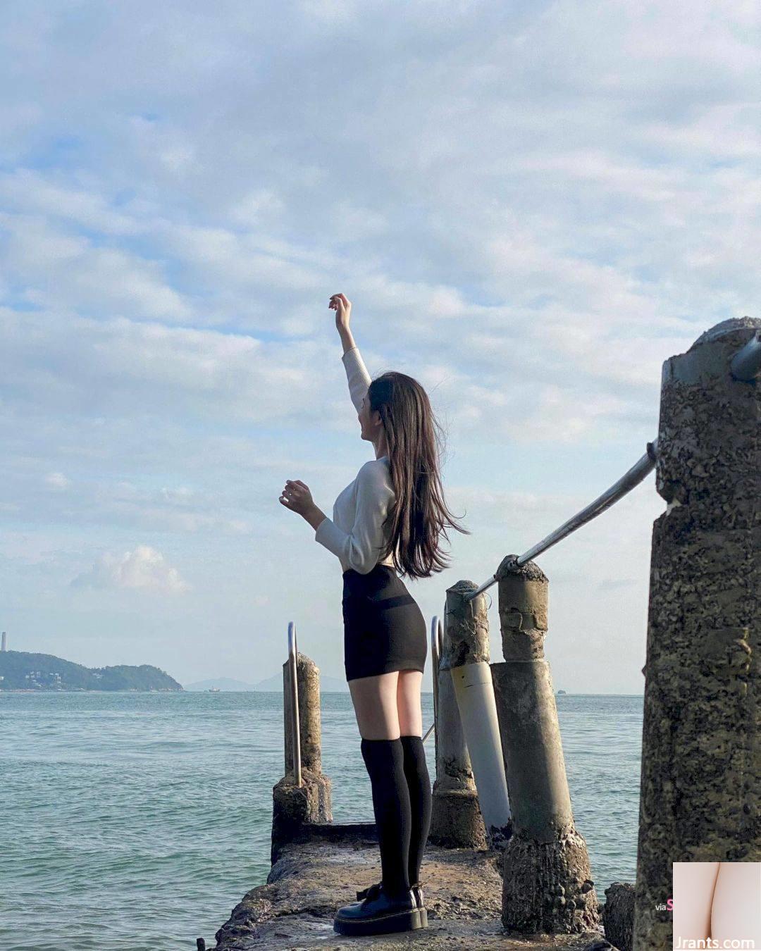 Một cư dân mạng dùng thử điện thoại tại một cửa hàng điện thoại di động, giây tiếp theo, nữ chính của hình nền bất ngờ xuất hiện bên cạnh anh ta - Ảnh 12