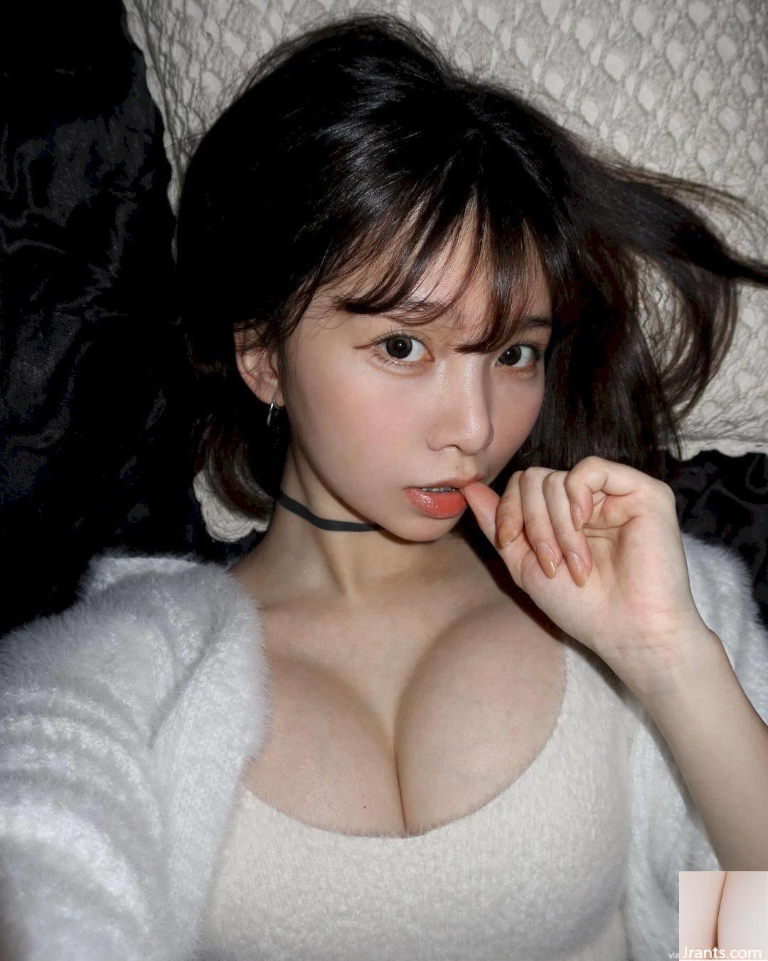 Cô chủ quán xinh đẹp chụp ảnh tự sướng tại nhà nhưng cư dân mạng lại trở thành hướng dẫn viên du lịch