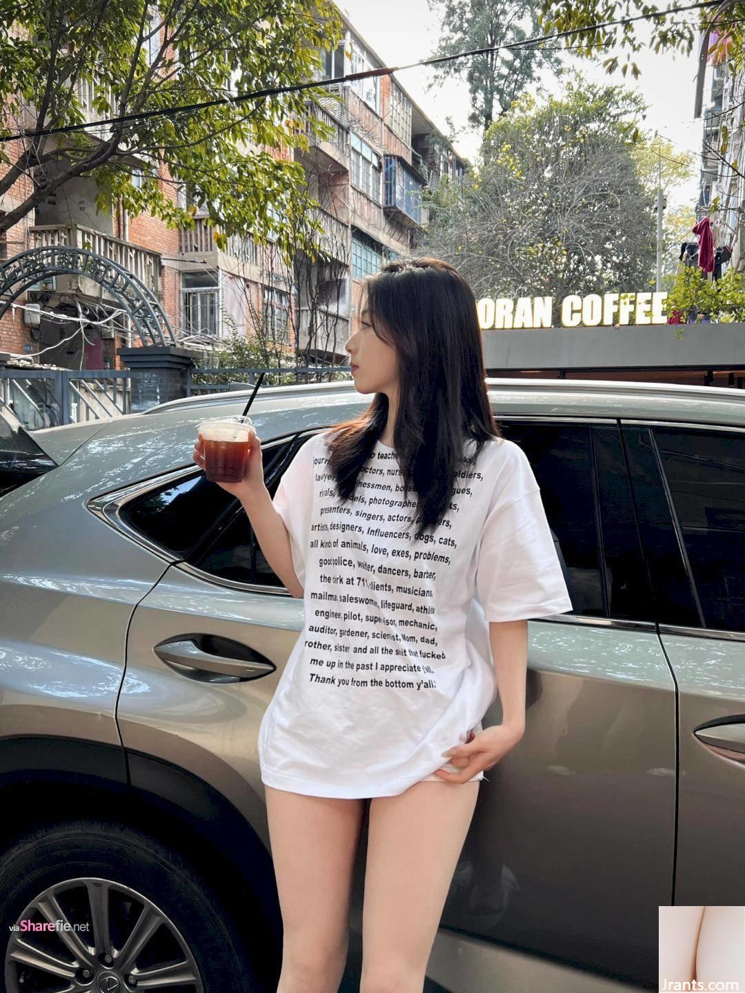 Một bức ảnh chụp đường phố của một cô gái xinh đẹp với khí chất ngọt ngào: “Trên dày và dưới gầy. Đôi chân này đẹp quá”.