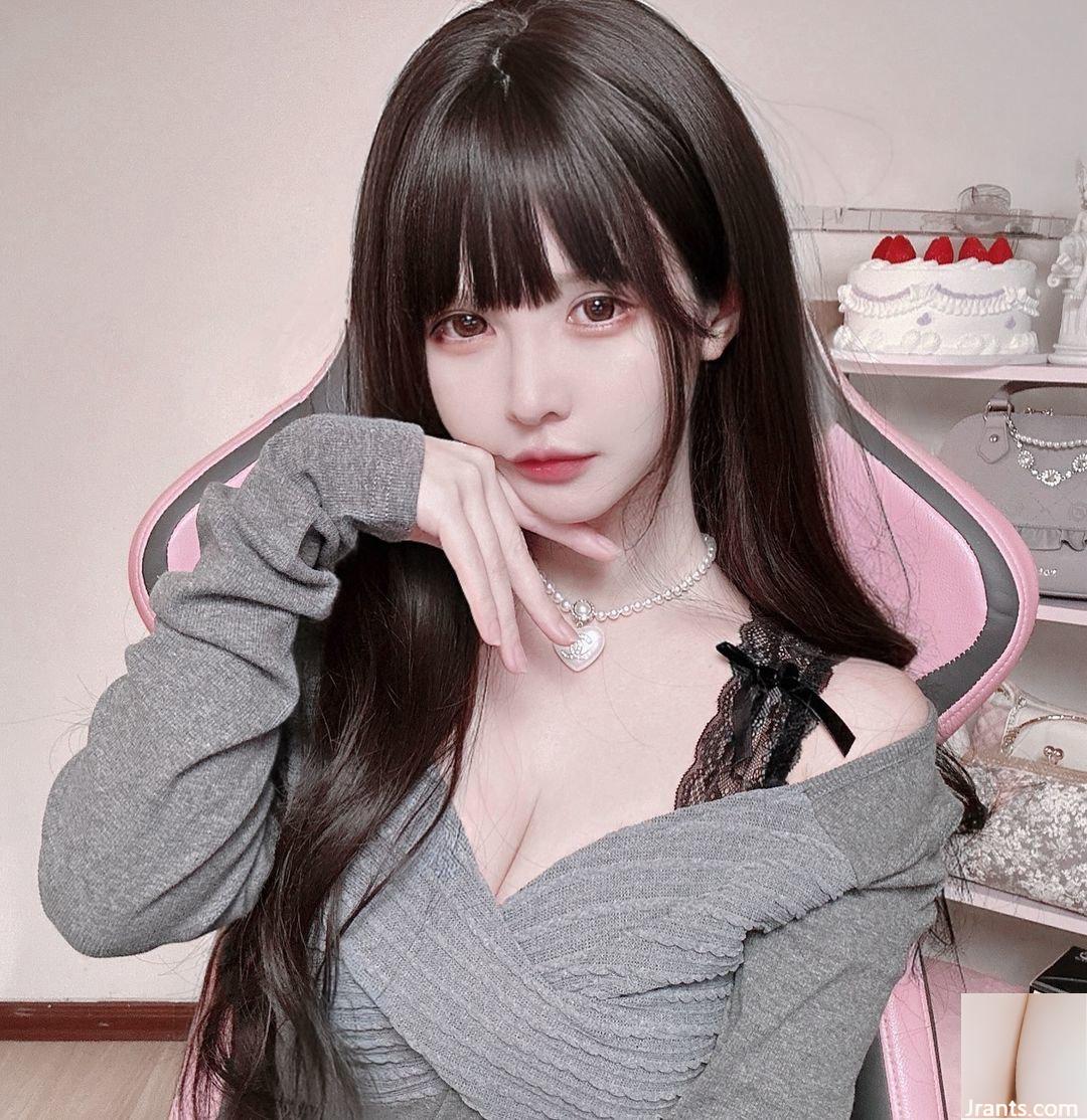 Body nóng bỏng của “Marika” táo bạo lộ rãnh sâu khiến ai cũng choáng váng (10P) - Ảnh 5