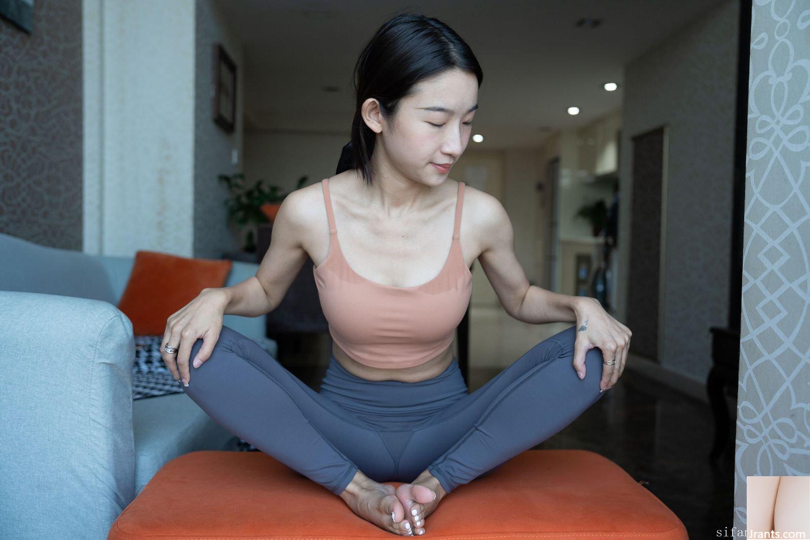 Bản ghi đầy đủ về cảnh chụp hình yoga ngượng ngùng của người mẫu Trung Quốc phiên bản nâng cao-03 (100P) - Ảnh 11