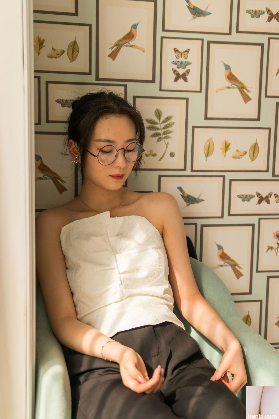 Bộ ảnh riêng tư trên cơ thể cô gái đeo kính PKG của người mẫu Trung Quốc (2021.08.02)-02 (100P) - Ảnh 2