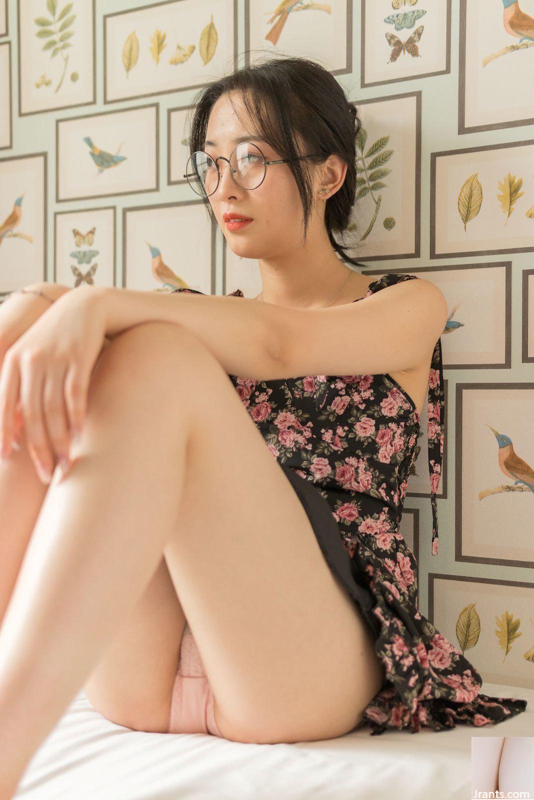 Bộ ảnh riêng tư trên cơ thể cô gái đeo kính PKG của người mẫu Trung Quốc (2021.08.02)-02 (100P) - Ảnh 33