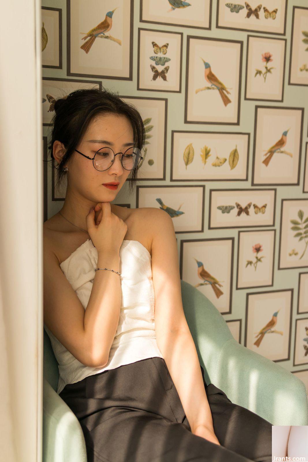 Bộ ảnh riêng tư trên cơ thể cô gái đeo kính PKG của người mẫu Trung Quốc (2021.08.02)-02 (100P) - Ảnh 3