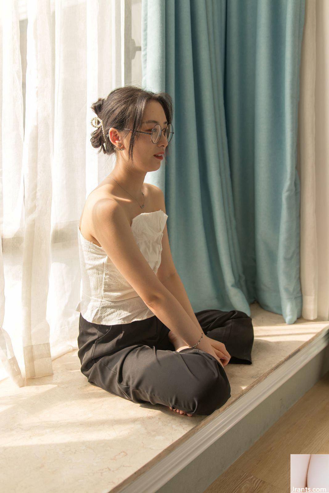 Bộ ảnh riêng tư trên cơ thể cô gái đeo kính PKG của người mẫu Trung Quốc (2021.08.02)-01 (100P) - Ảnh 14