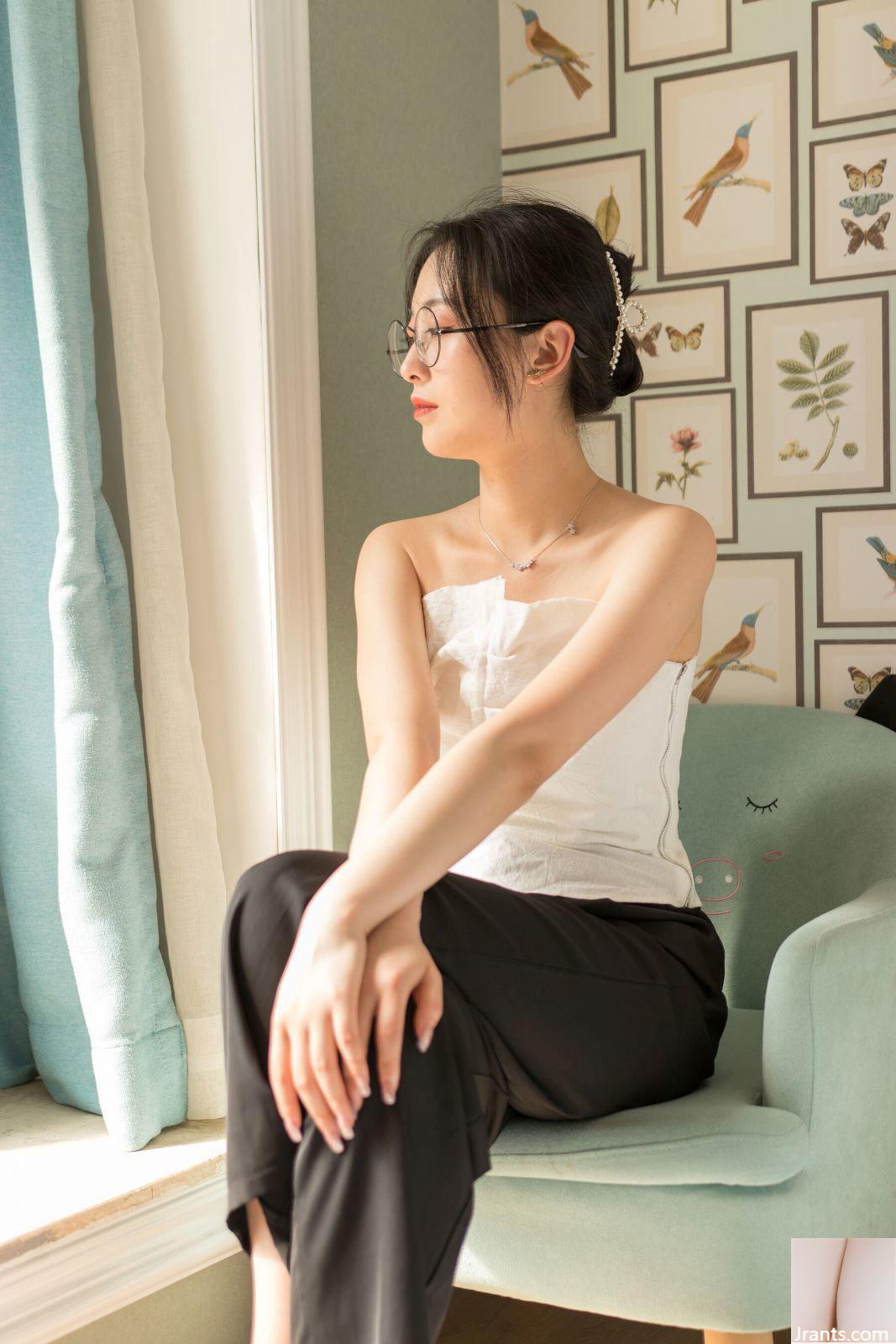 Bộ ảnh riêng tư trên cơ thể cô gái đeo kính PKG của người mẫu Trung Quốc (2021.08.02)-01 (100P) - Ảnh 2