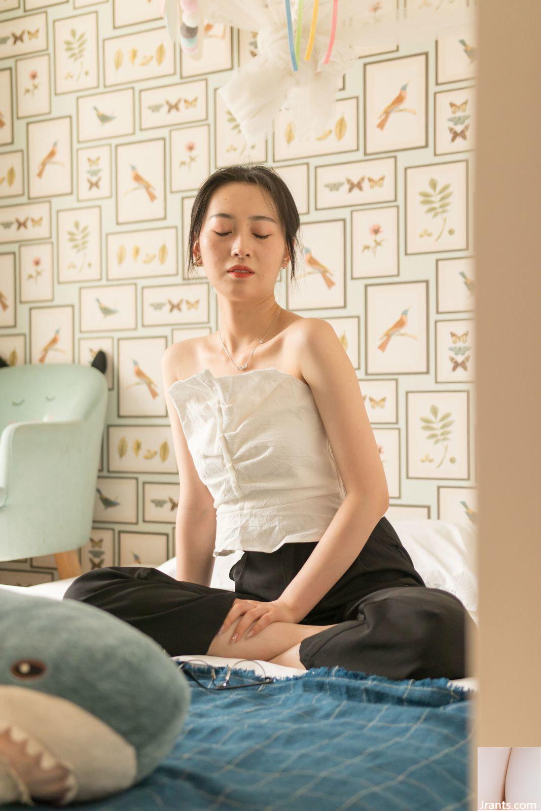 Bộ ảnh riêng tư trên cơ thể cô gái đeo kính PKG của người mẫu Trung Quốc (2021.08.02)-01 (100P) - Ảnh 21