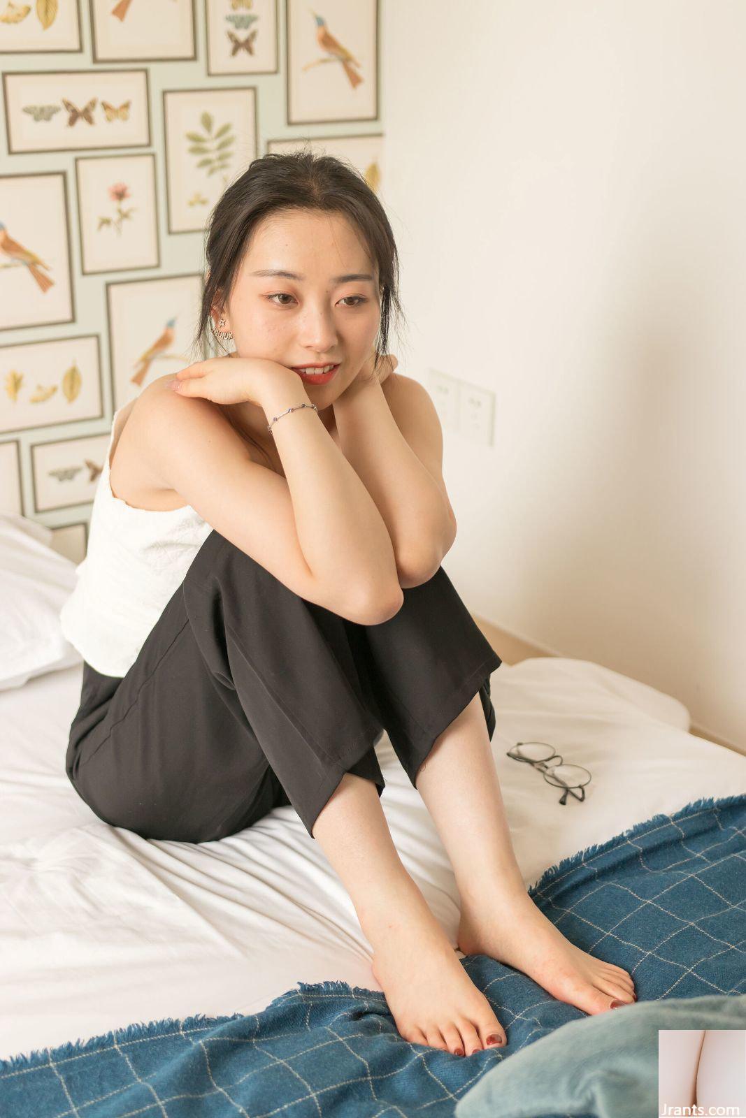 Bộ ảnh riêng tư trên cơ thể cô gái đeo kính PKG của người mẫu Trung Quốc (2021.08.02)-01 (100P) - Ảnh 22