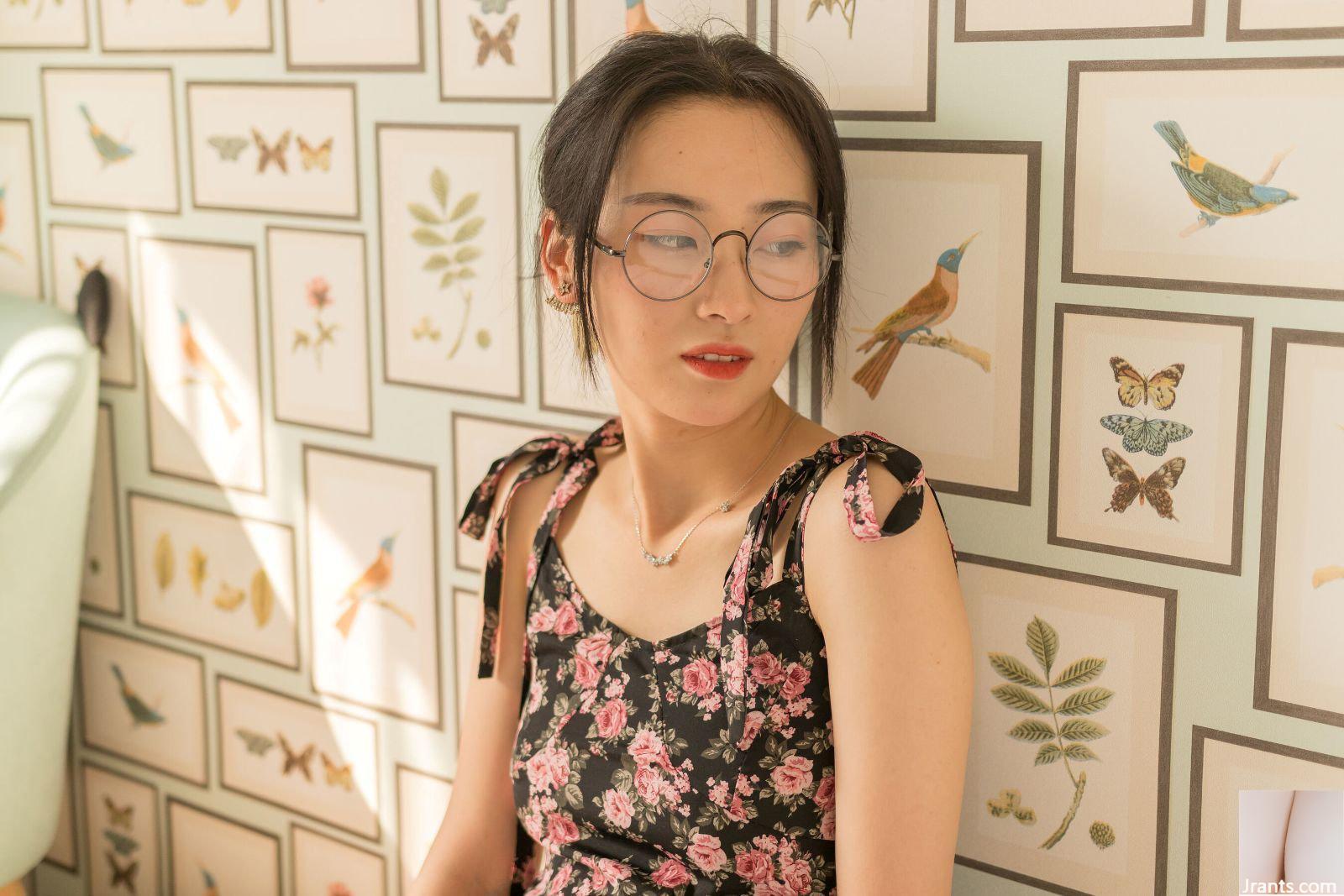 Bộ ảnh riêng tư trên cơ thể cô gái đeo kính PKG của người mẫu Trung Quốc (2021.08.02)-01 (100P) - Ảnh 26