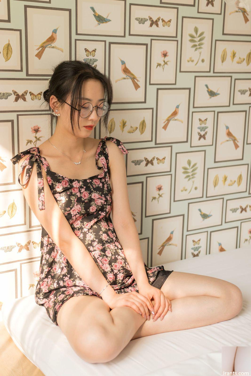 Bộ ảnh riêng tư trên cơ thể cô gái đeo kính PKG của người mẫu Trung Quốc (2021.08.02)-01 (100P) - Ảnh 31
