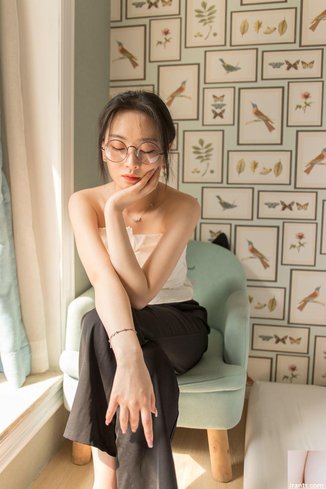 Bộ ảnh riêng tư trên cơ thể cô gái đeo kính PKG của người mẫu Trung Quốc (2021.08.02)-01 (100P) - Ảnh 5