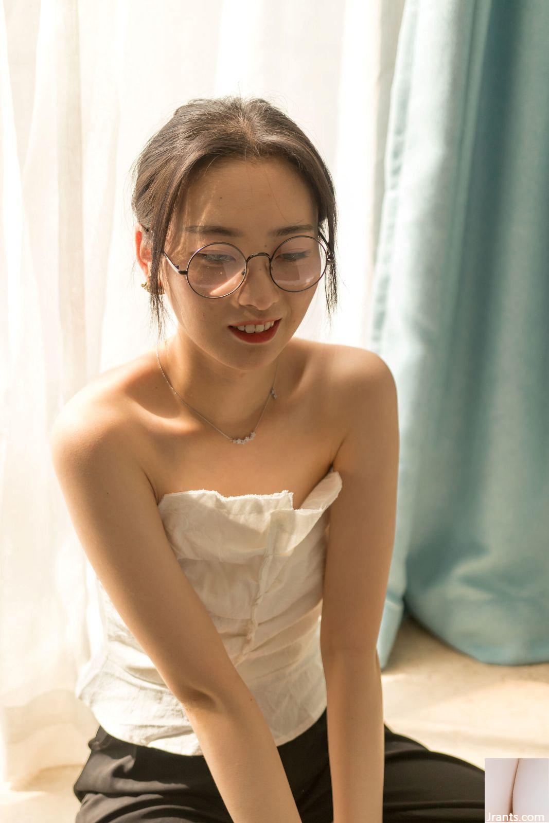 Bộ ảnh riêng tư trên cơ thể cô gái đeo kính PKG của người mẫu Trung Quốc (2021.08.02)-01 (100P) - Ảnh 7