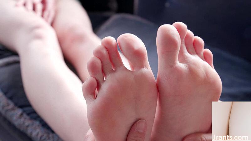 Mirei Uno, mỹ nhân đẹp nhất trong trang phục tất đen, hở ngón chân, núm vú hồng hào, đều lộ hết (18P - Ảnh 15